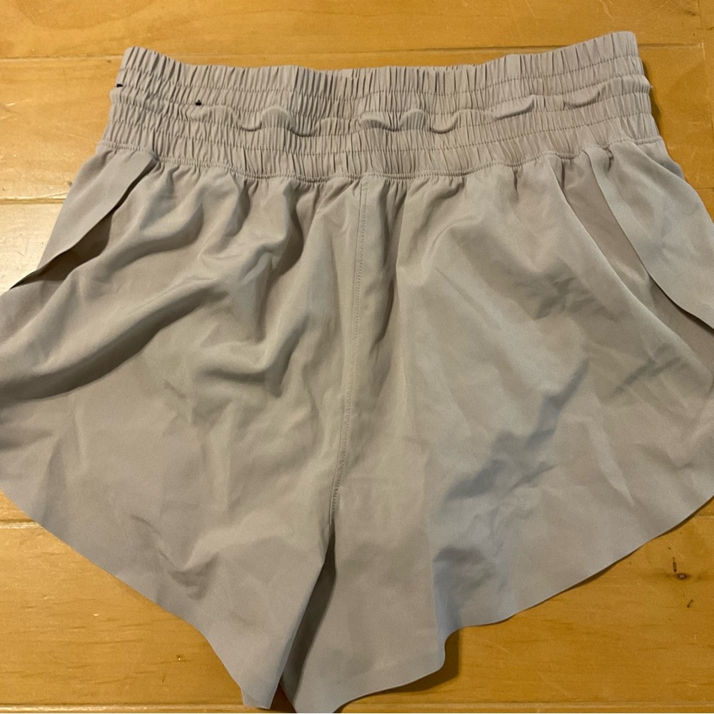 Women's Tan Athletic Shorts YPB Abercrombie and Fitch size M - Picture 4 of 5